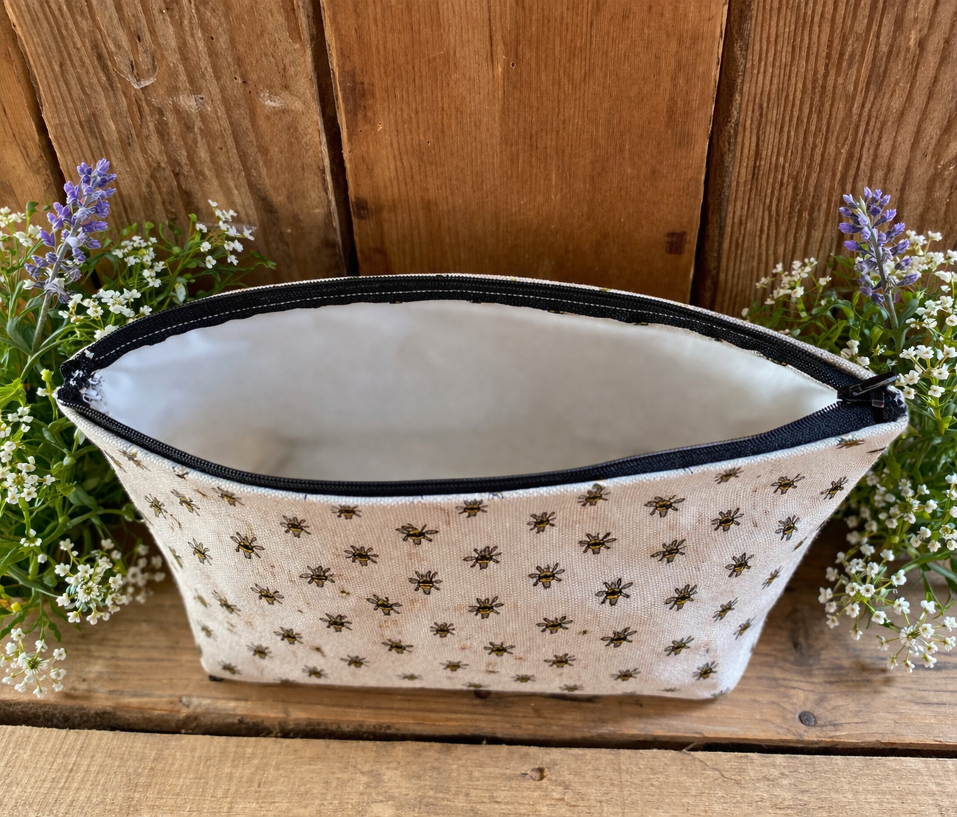 Handmade Fabric Washbag – Natural Bee Design | Free UK Shipping